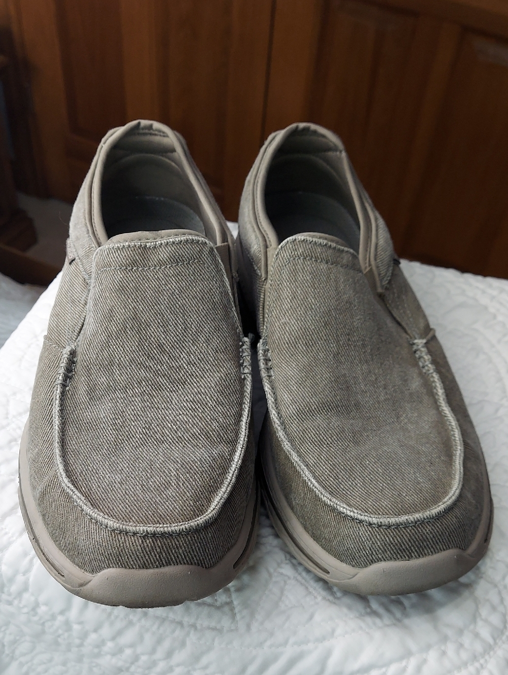 Skechers Men's Slip-On Canvas Loafers in Taupe, Relaxed Fit, Size 10, Like New - Picture 3 of 12